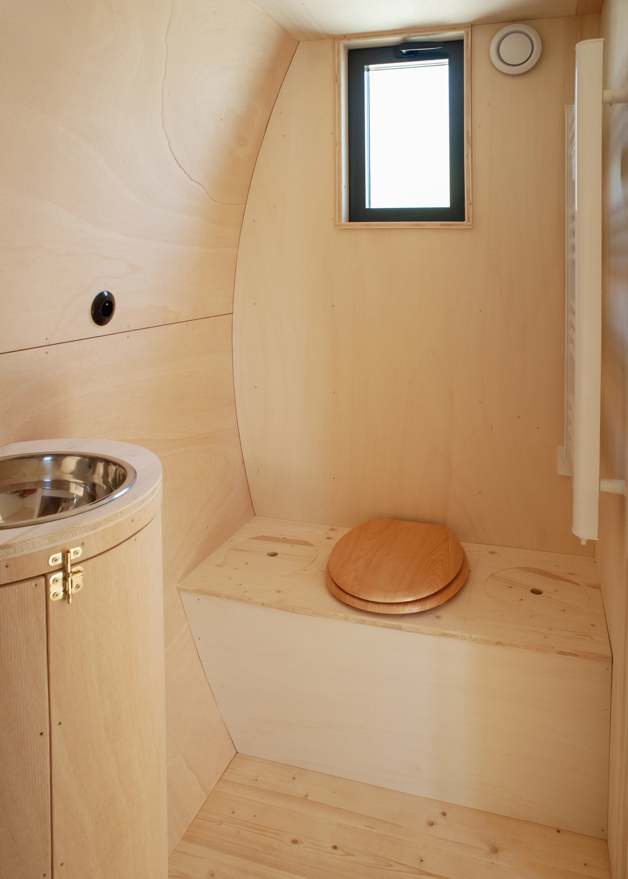 The Grand-Duc's bathroom includes a shower, sink, and a toilet
