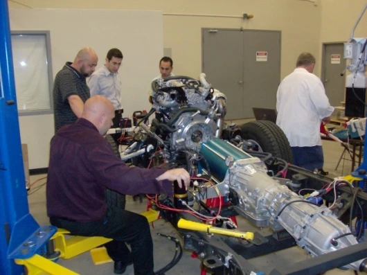 As a series hybrid, there is no mechanical connection between the Hummer H3's engine and wheels