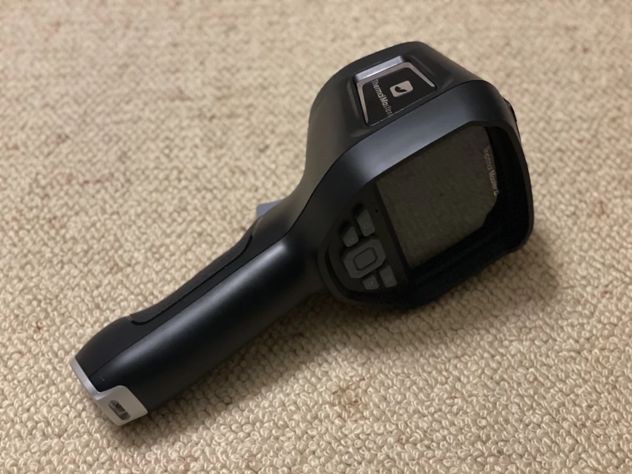 It might not squeeze into tight gaps, but it's built tough and is easy to handle