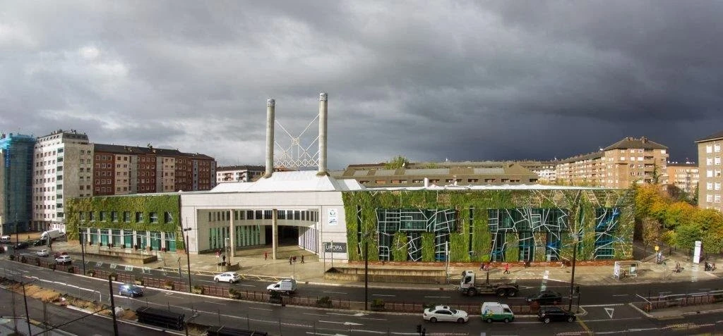 A wide-shot of the Palacio de Congresos Europa