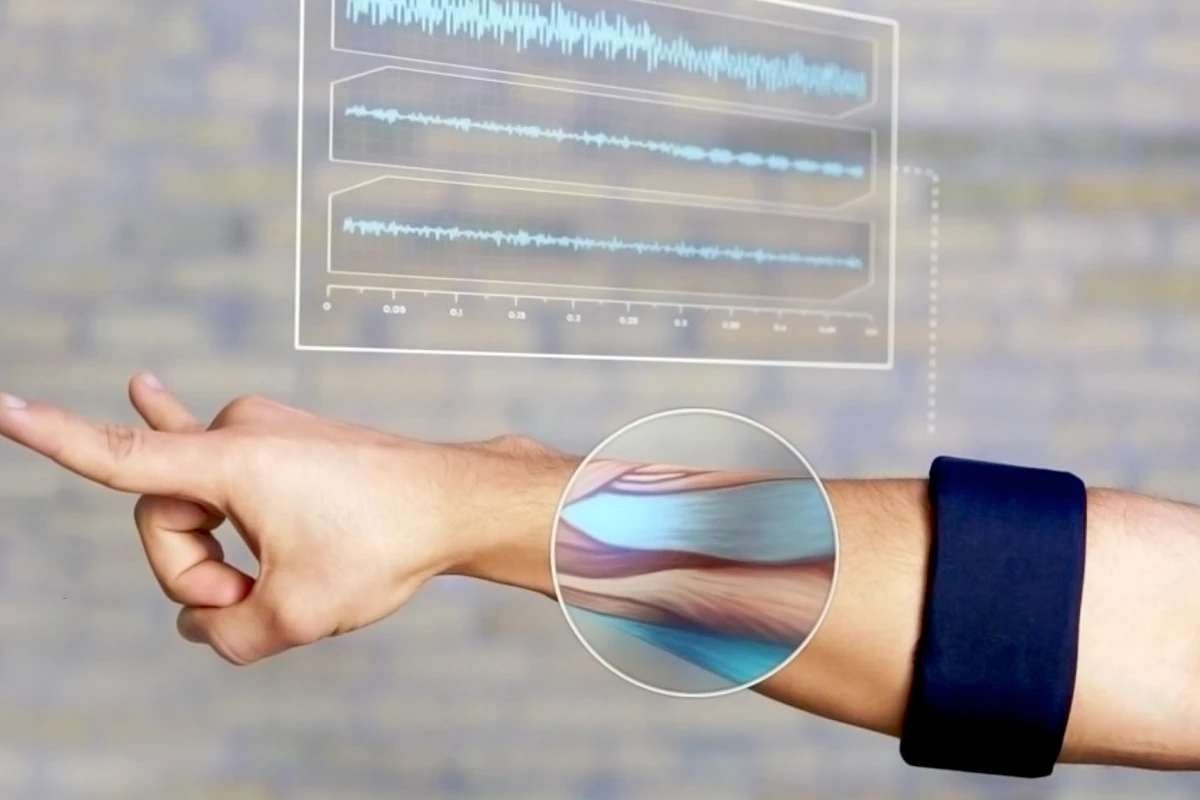 Thalmic Labs' MYO lets you control computers via one-armed gestures