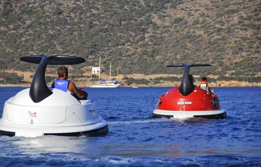 Operated by a couple of buttons to start/stop the boat and a simple joystick enabling right-left-forward commands, the Waterbuggy can float on shallow waters of up to one meter in depth