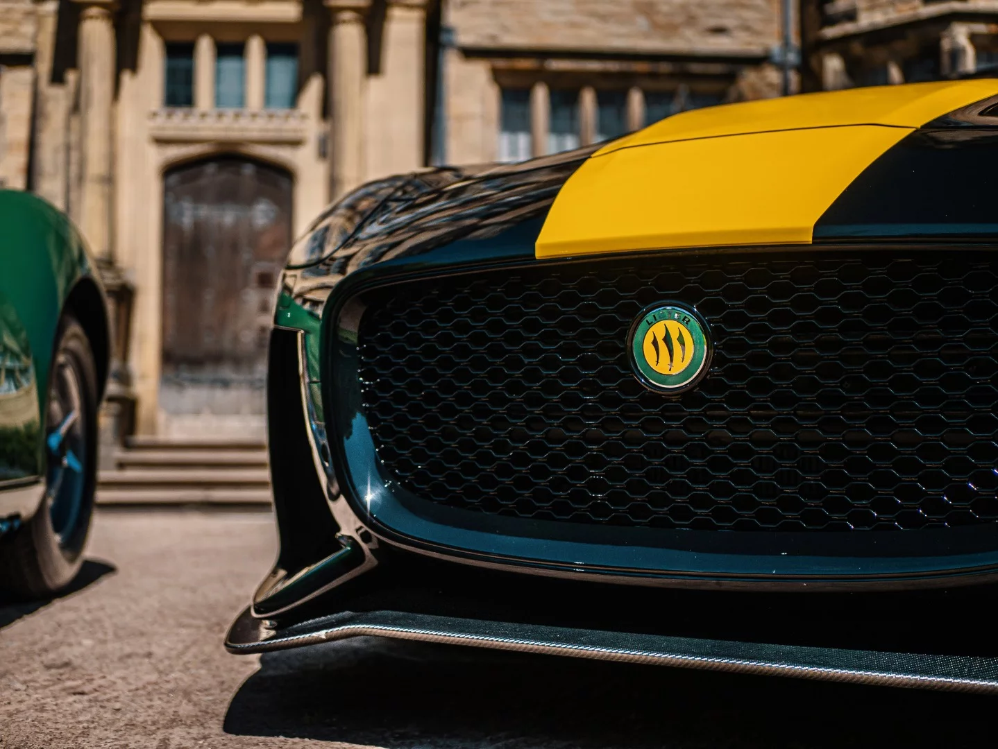 Large front splitters of the Lister LFT-C