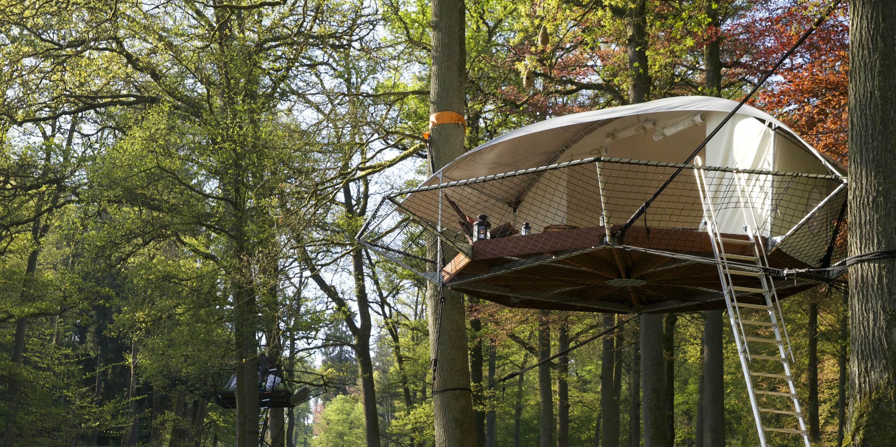 Dutch arboriculturist Bruno de Grunne and architect Nicolas d'Ursel from Trees and People have invented a new suspension style cabin called Dom'Up