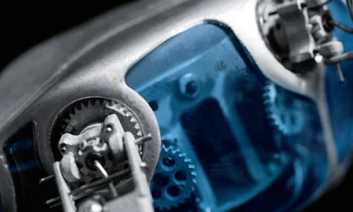 The lightweight body is home to an ARM microcontroller, inertia, acceleration and position sensors, servo motors, two LiPo batteries and a 2.4 GHz wireless module