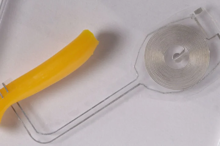 The new device can operate for two weeks in the body before dissolving without a trace