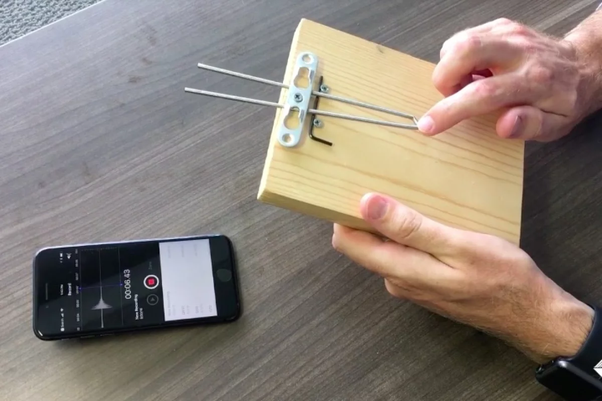 The new-fangled mbira in use