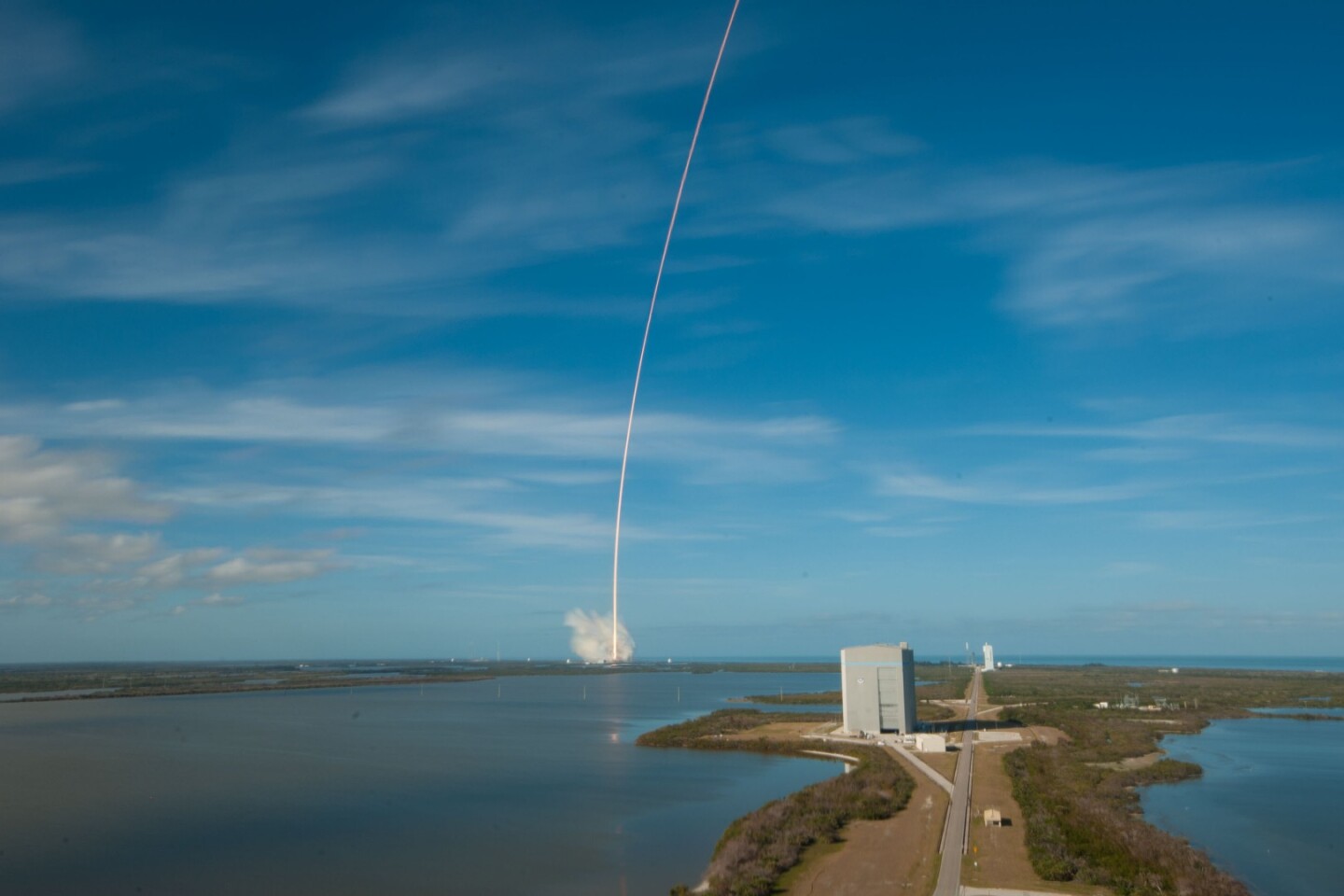 Flight trail of the Falcon Heavy