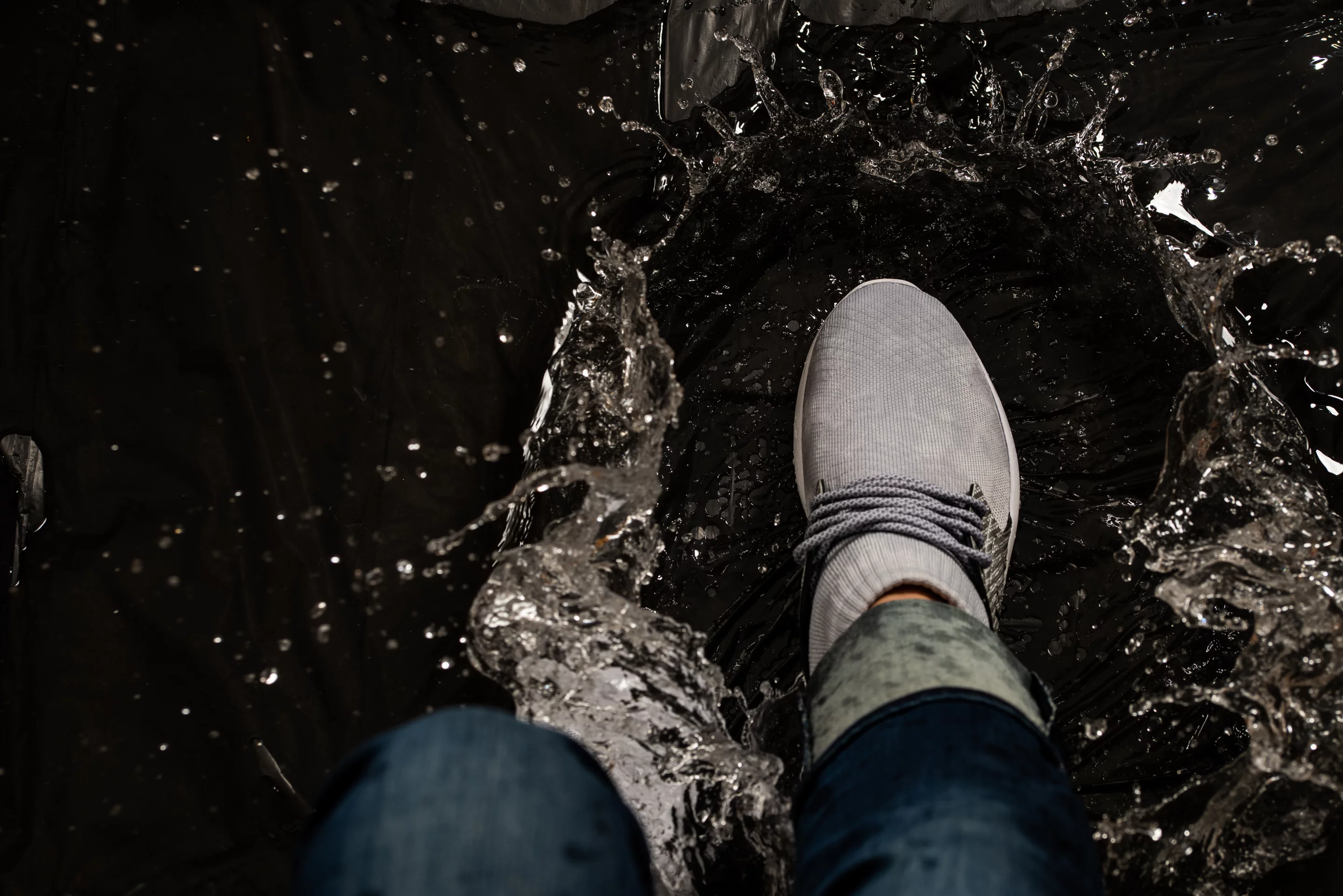 V-TEX has designed an athletic looking shoe that keeps you dry, even above the ankes
