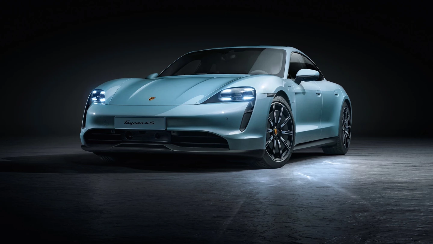The Taycan 4S creates up to 390 kW (522 hp) of power, while the Performance Plus battery pack ups this to 420 kW (563 hp)