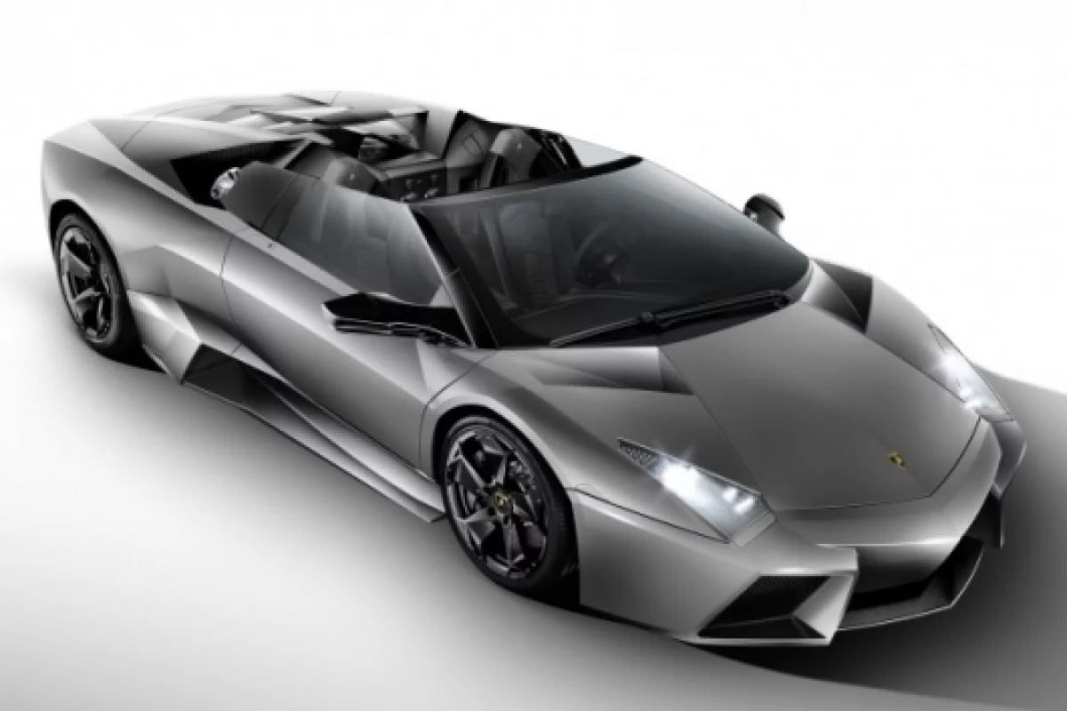 The Lamborghini Reventón Roadster - less a car than a million Euro, 330 kmh carbon fiber sculpture