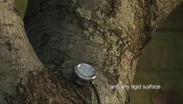 Mogees users are not limited to perfectly flat surfaces (Photo: Bruno Zamborlin)