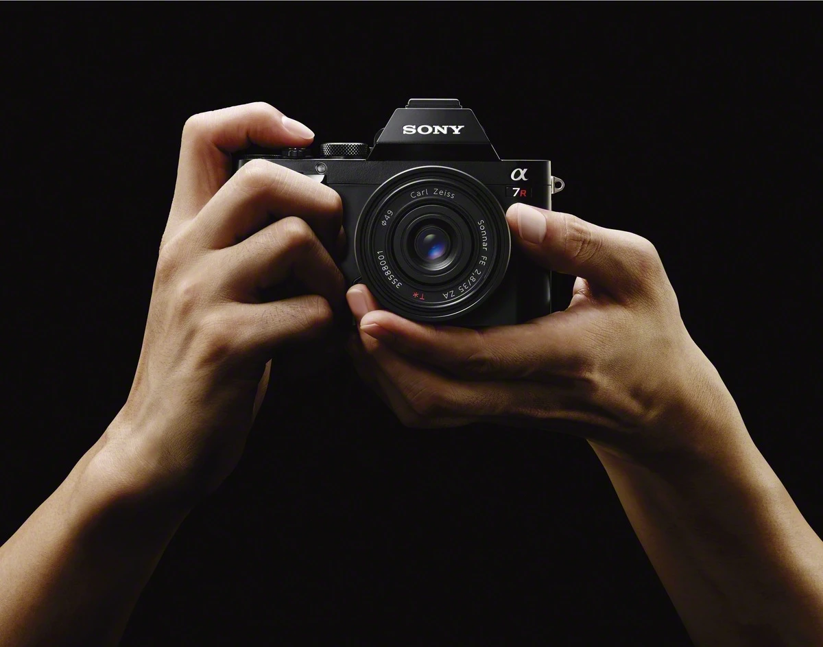 The camera has a customizable 25-point contrast autofocus system that's reported 35 percent quicker than other contrast-detection systems