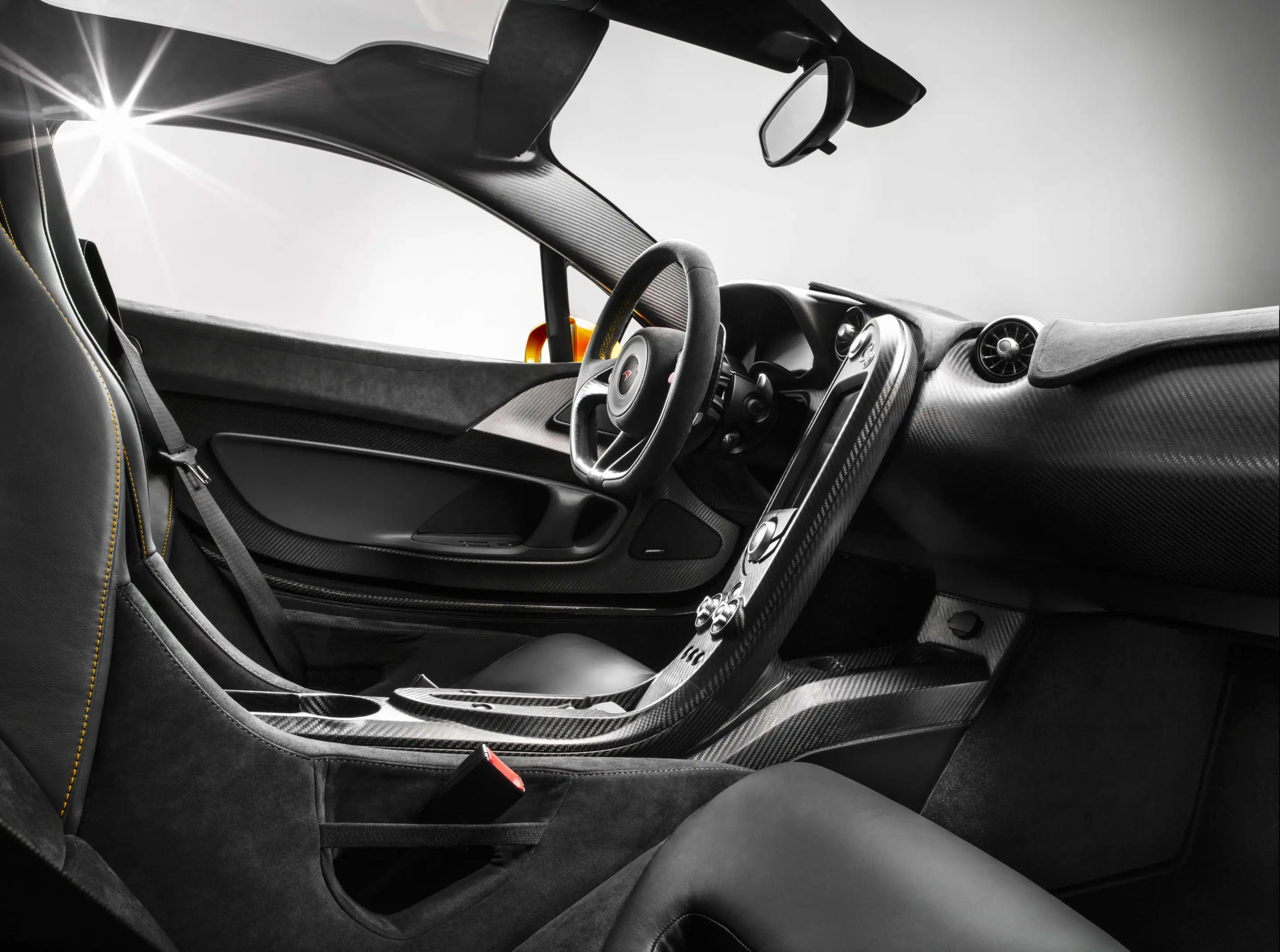 McLaren P1 – a carbon fiber addicts delight
