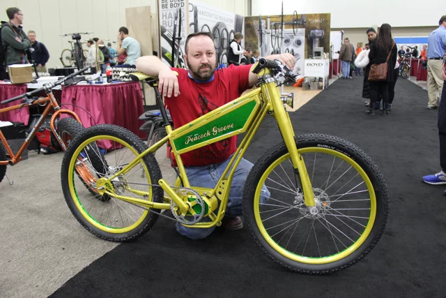Erik Noren from Peacock Groove, lookin' tough with his custom electric cruiser (Photo: Ben Coxworth/Gizmag.com)
