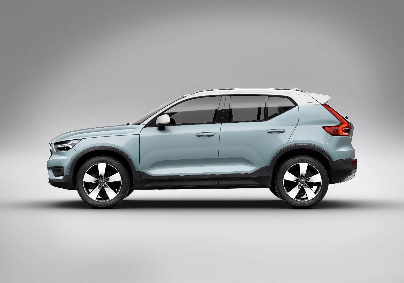 The XC40 is available in a range of contrast color combinations