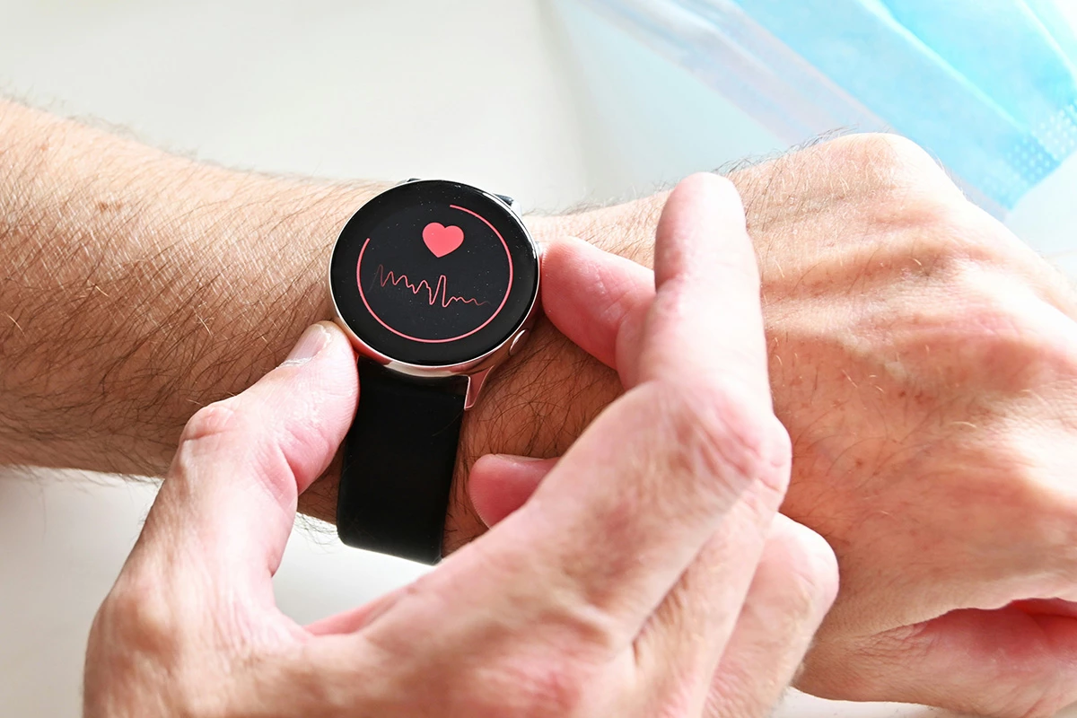 A wearable that can alert you about a potential heart attack could save your life – and we're inching closer to reliable tech to do just that