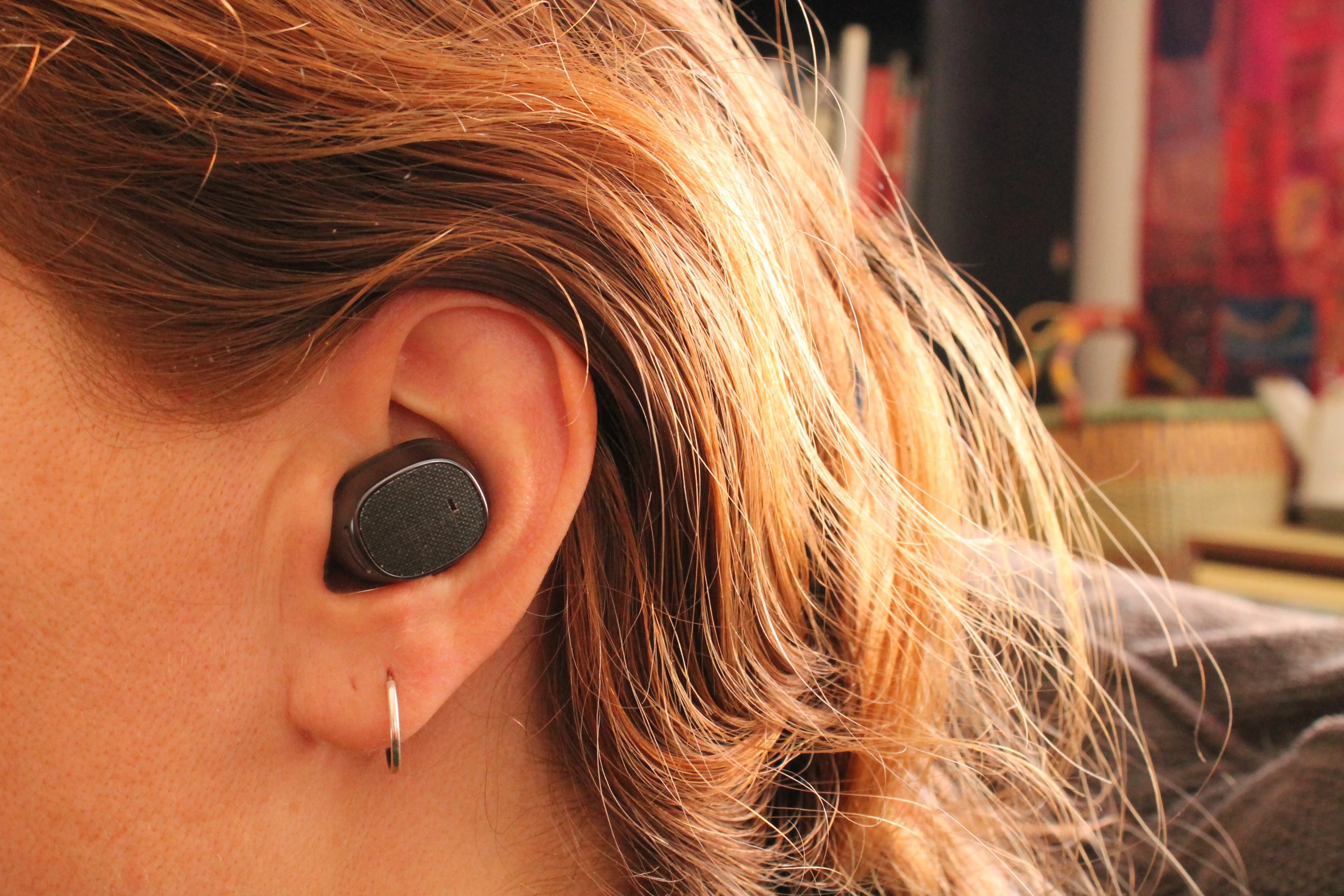 Not quite invisible, but more subtle than other headsets (Image credit: Eric Mack/Gizmag.com)