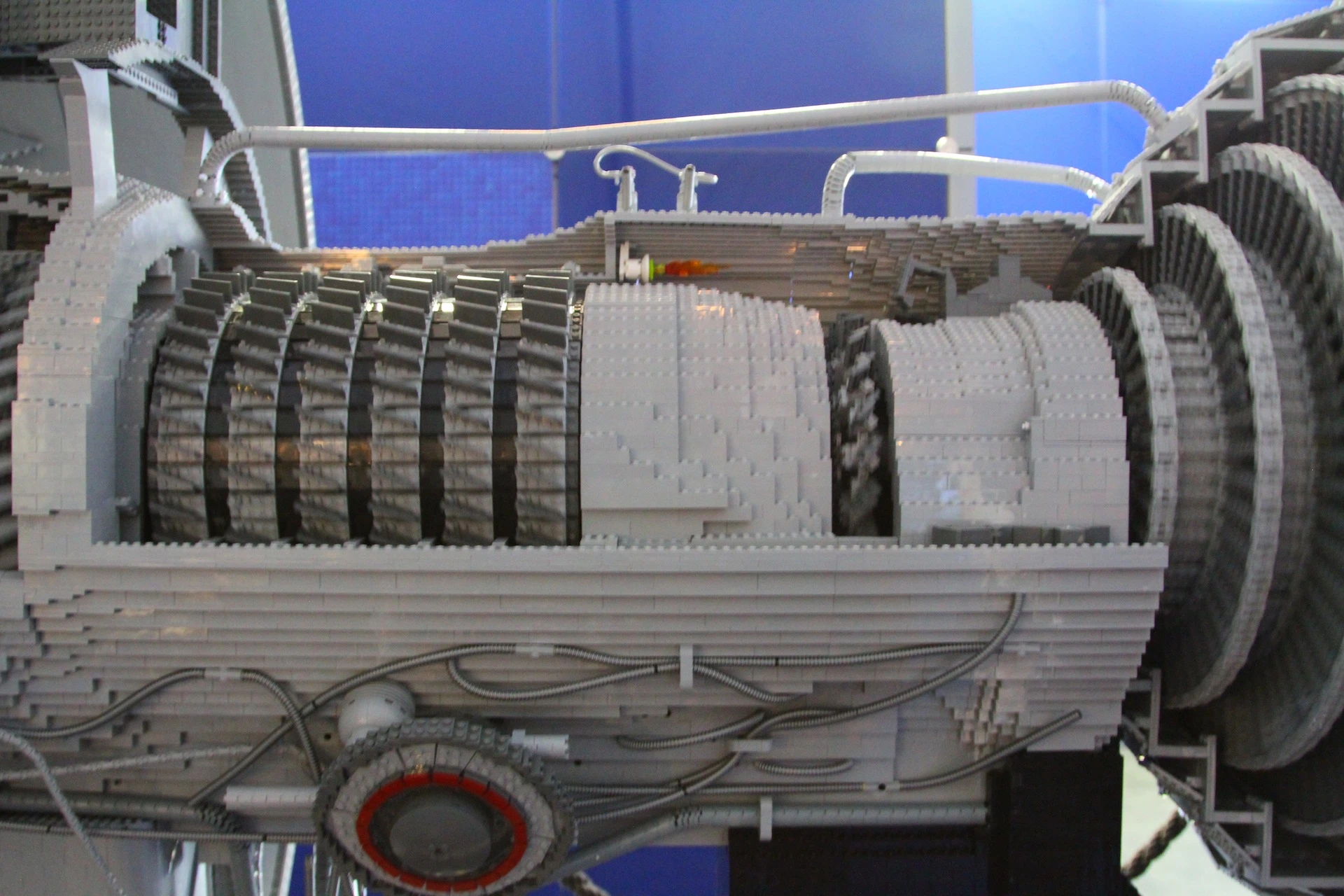 Rolls-Royce's LEGO jet engine is made from 152,455 standard LEGO bricks and parts (Photo: Gizmag)
