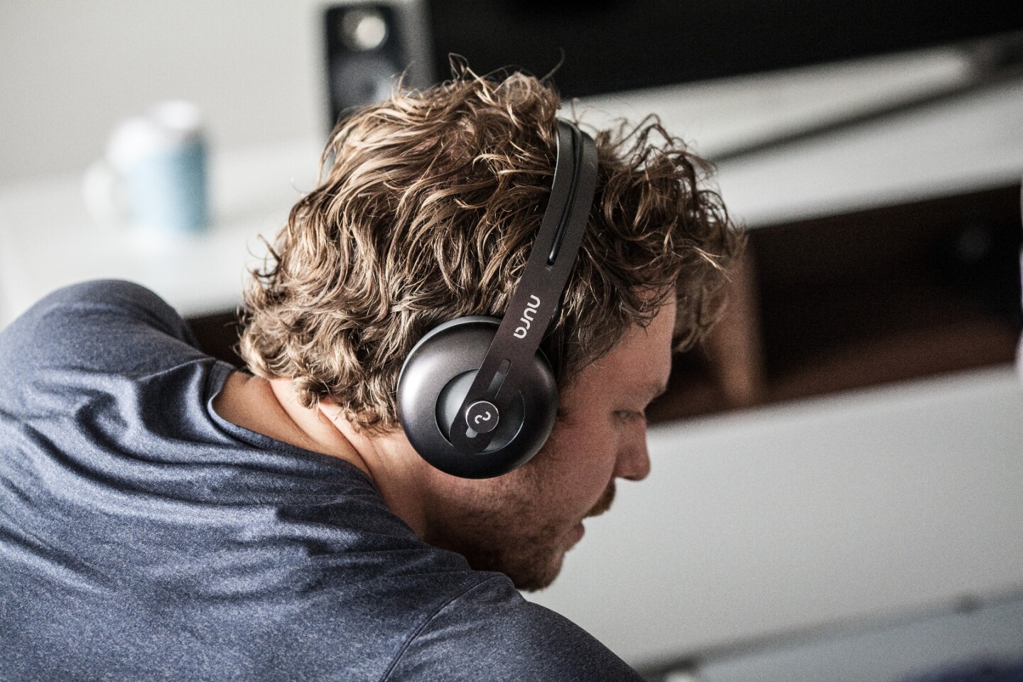Nura headphones: the design prototype shows an attractive and classy design