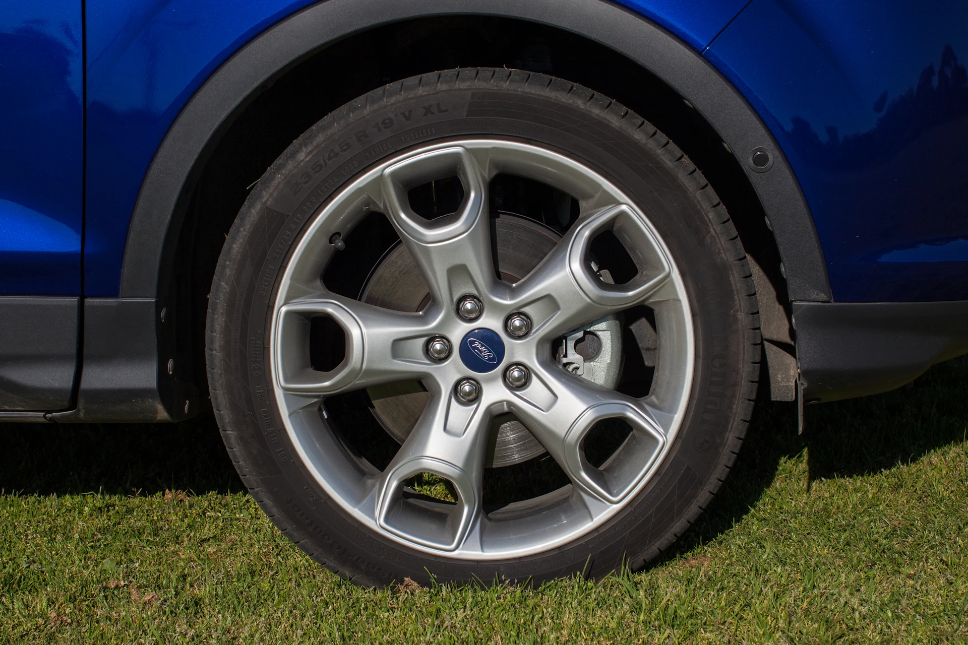 Ford Kuga: 19-inch alloy wheels (Photo: Noel McKeegan/Gizmag.com)