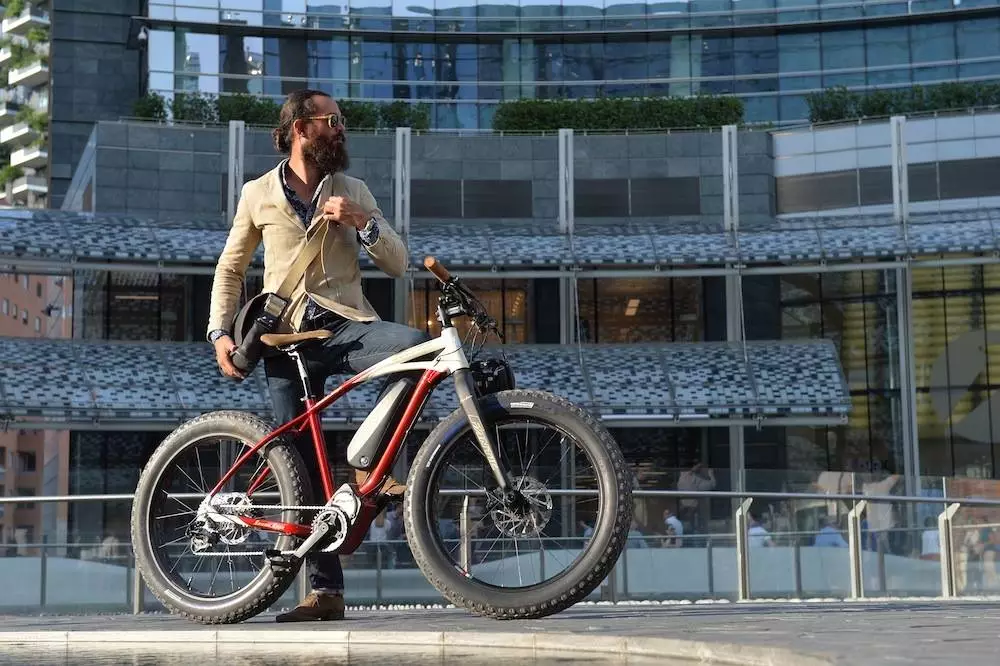 The Seven Days includes SRAM components