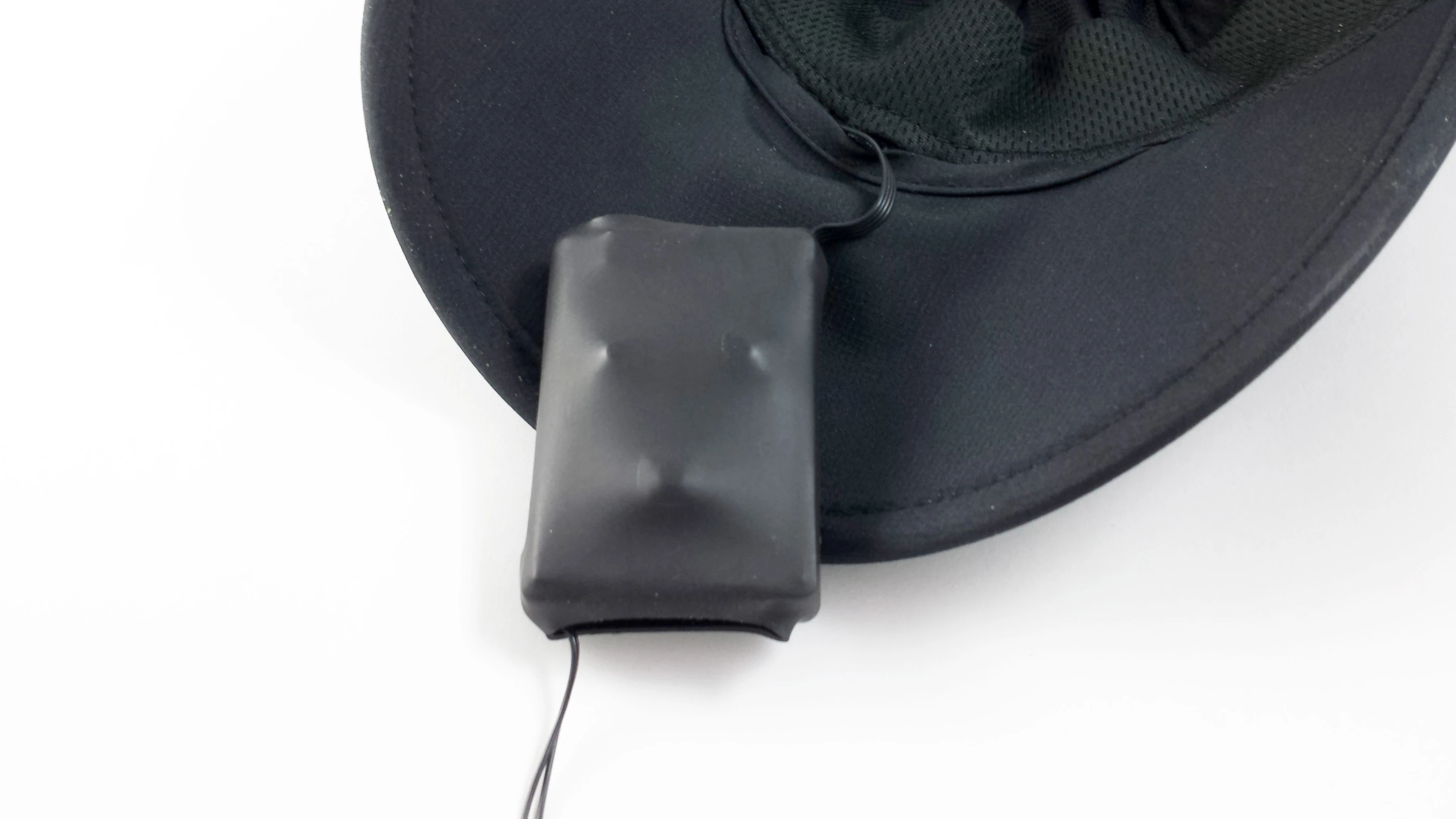 The controller features three buttons, to let you control music and phone calls