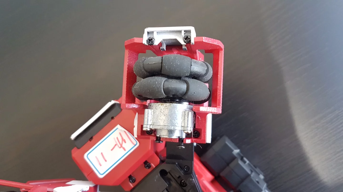 Geio's wheels are omnidirectional, thanks to perpendicular rollers that allow the robot to move forward/backward and sideways at the same time