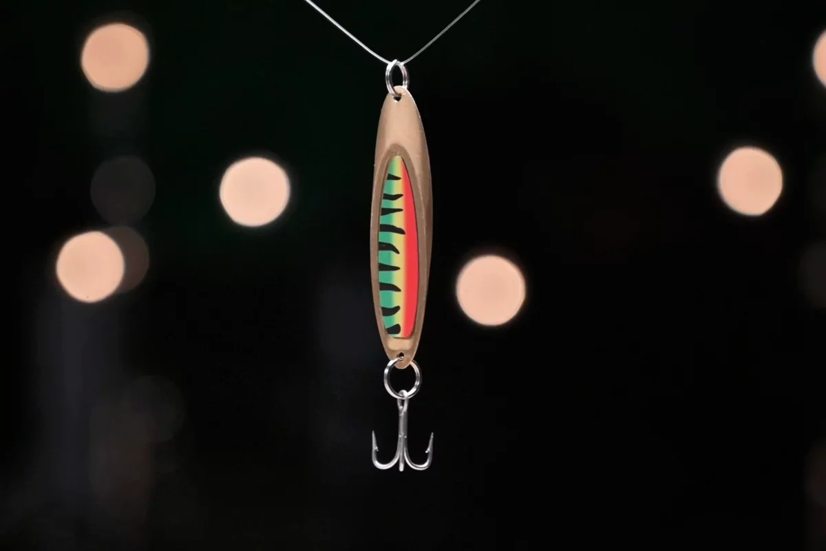 The Switchblade Fishing Lure has a solid brass body, that works with magnetically attached plates of different colors and patterns