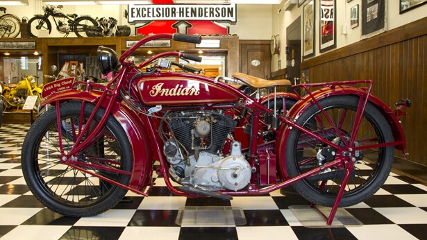 This beautifully restored 1923 Indian Chief from the Kenny Price Collection is expected to fetch between US$40,000 and US$44,000 at Mecum's January (2015) auctions in Las Vegas.