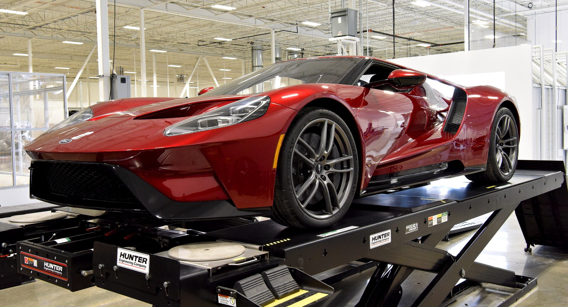 Ford drops the spec sheet for the 216-mph 2017 GT