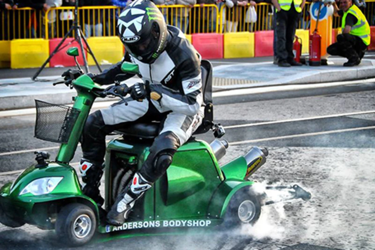 Over a quarter of a mile at the Jurby Motodrome in the Isle of Man, Anderson steered the scooter into the record books at a blistering 107.6 mph