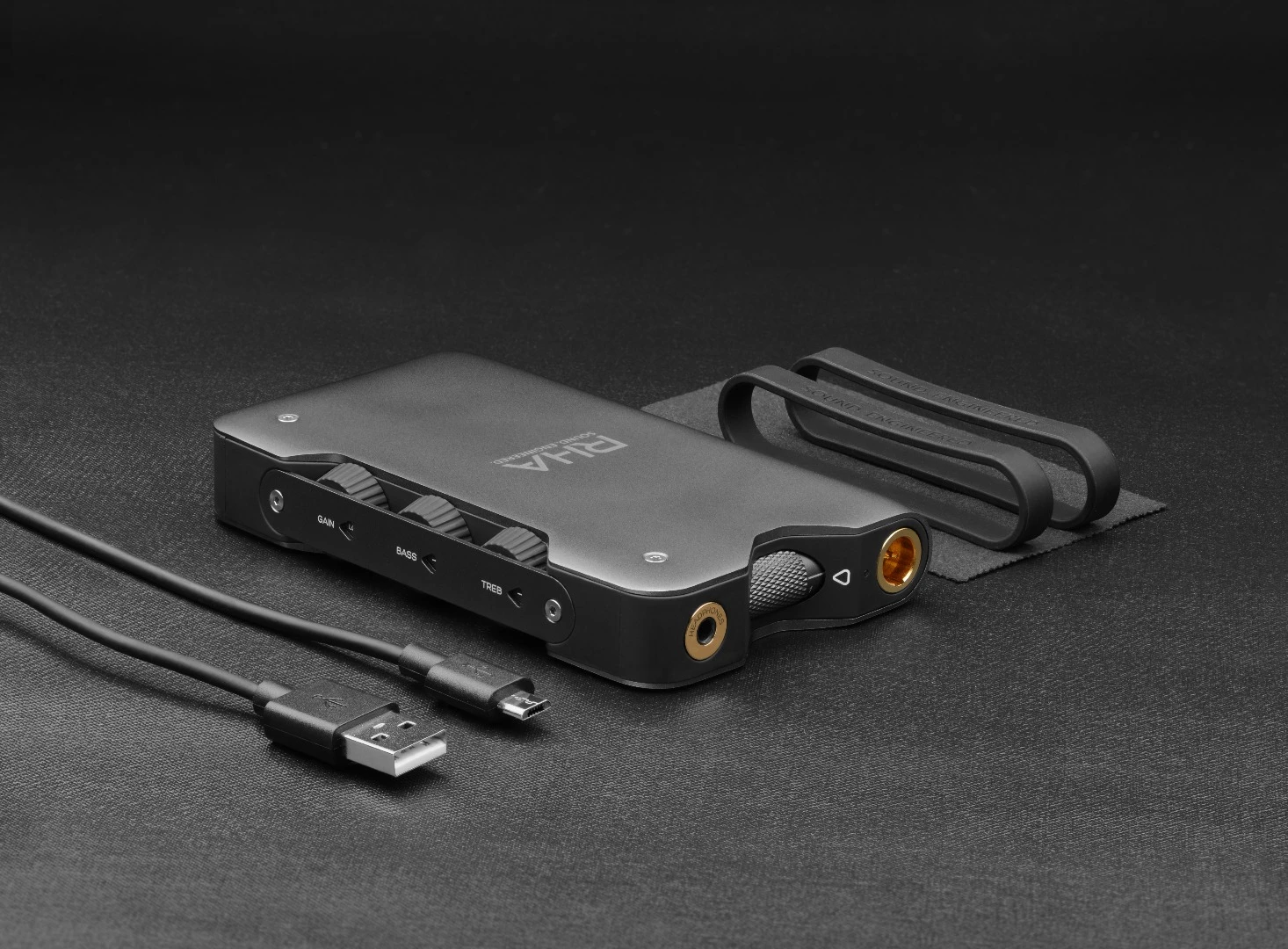 The Dacamp L1 comes with a USB OTG cable, silicone bands and a cleaning cloth