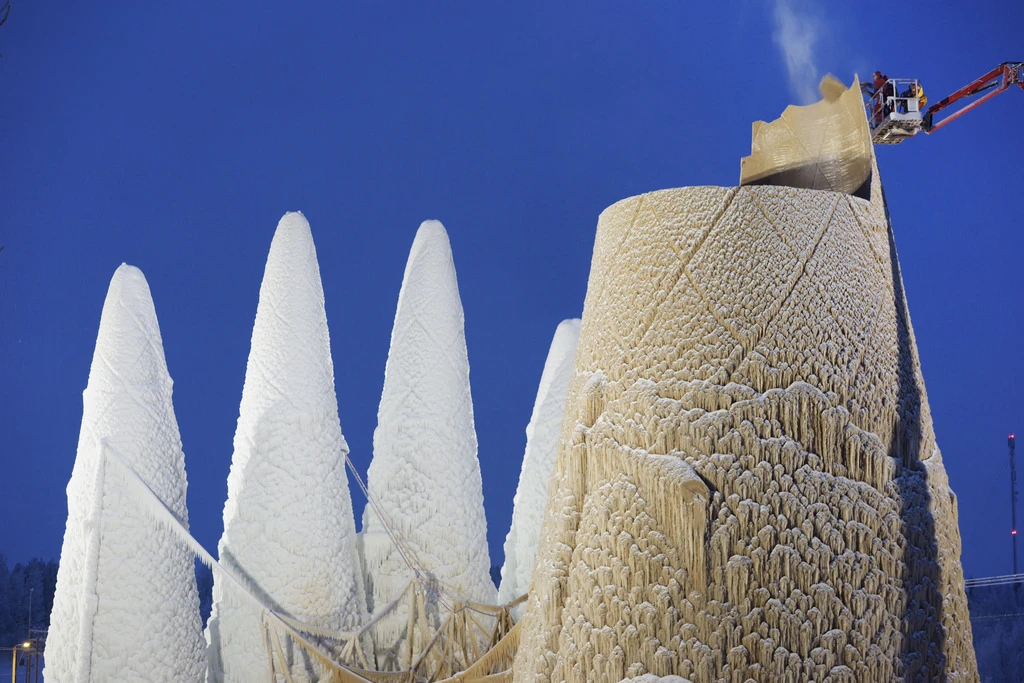 Construction of the large dome at the Sagrada Familia in Ice (Photo: Bart van Overbeeke)