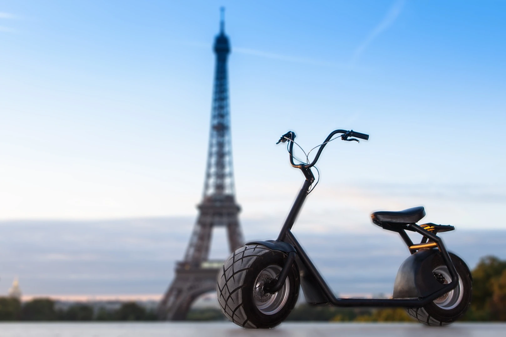 The eGroov features a simple, all-wheel-drive design