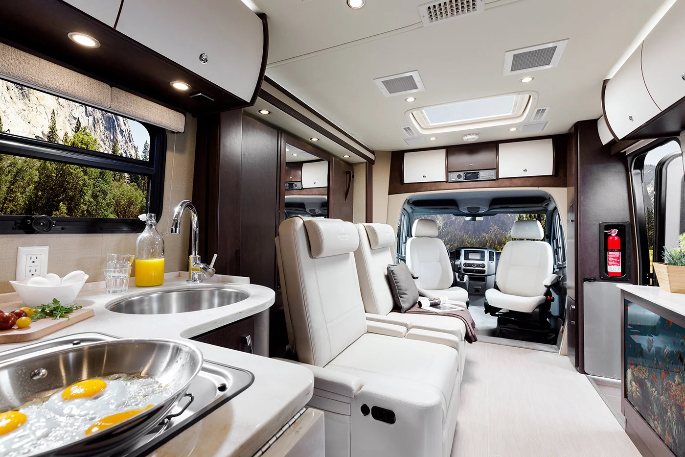 The driver and passenger seat are Ultraleather swivels