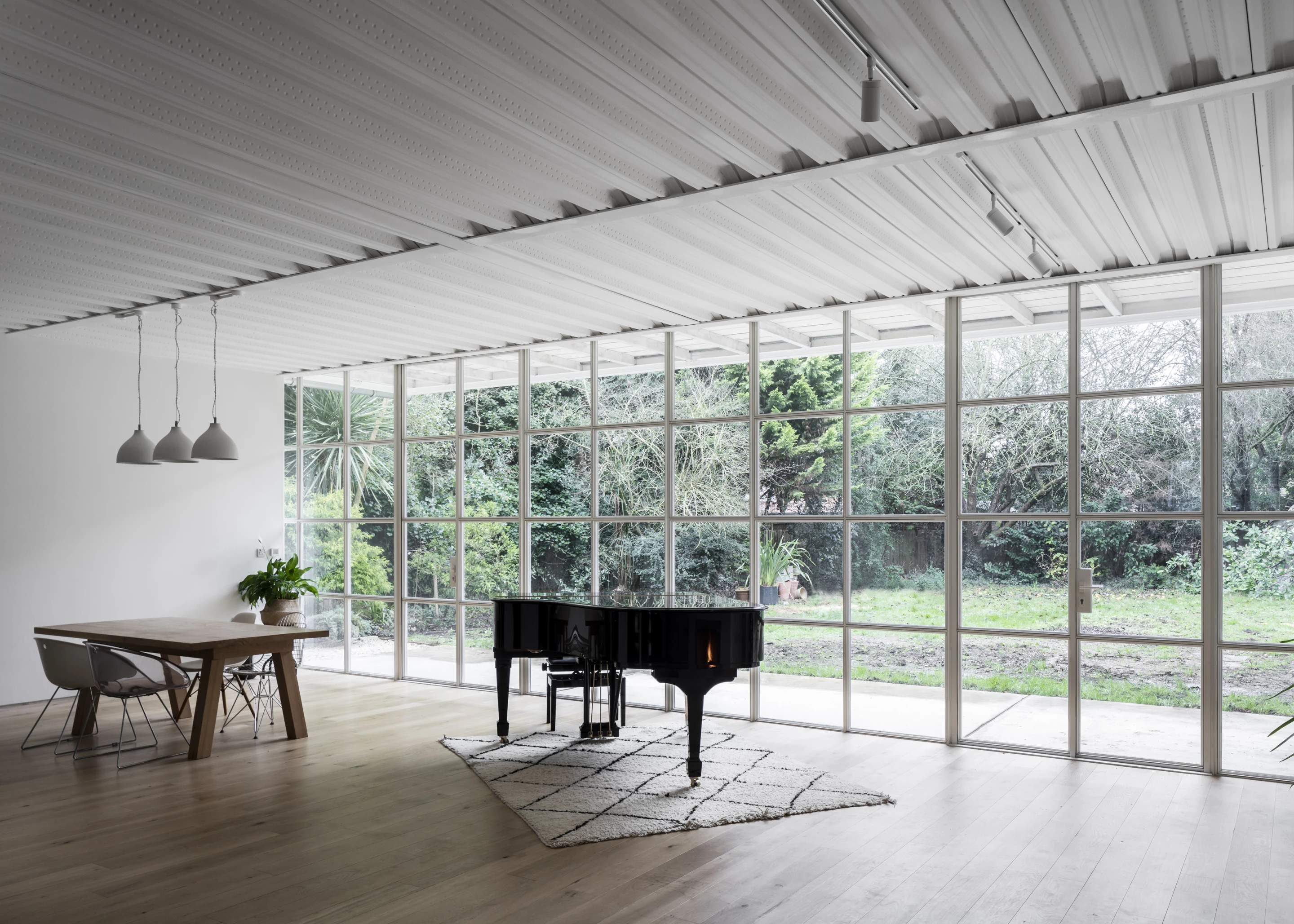Surbiton Springs takes the form of a contemporary A-Framed detached suburban house that is defined by its attractive facade, while its interior is open and light-filled