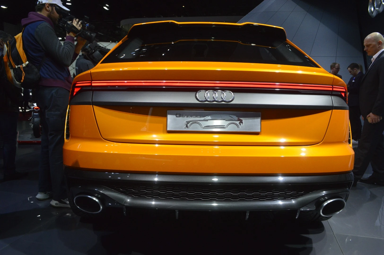The rear spoiler of the Audi Q8 sport concept is ridged for effect