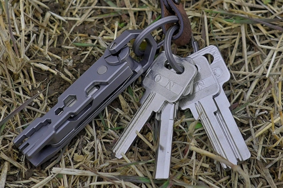Fetos Studio JOAT: small enough to fit on a keychain but powerful enough to take care of a variety of everyday tasks