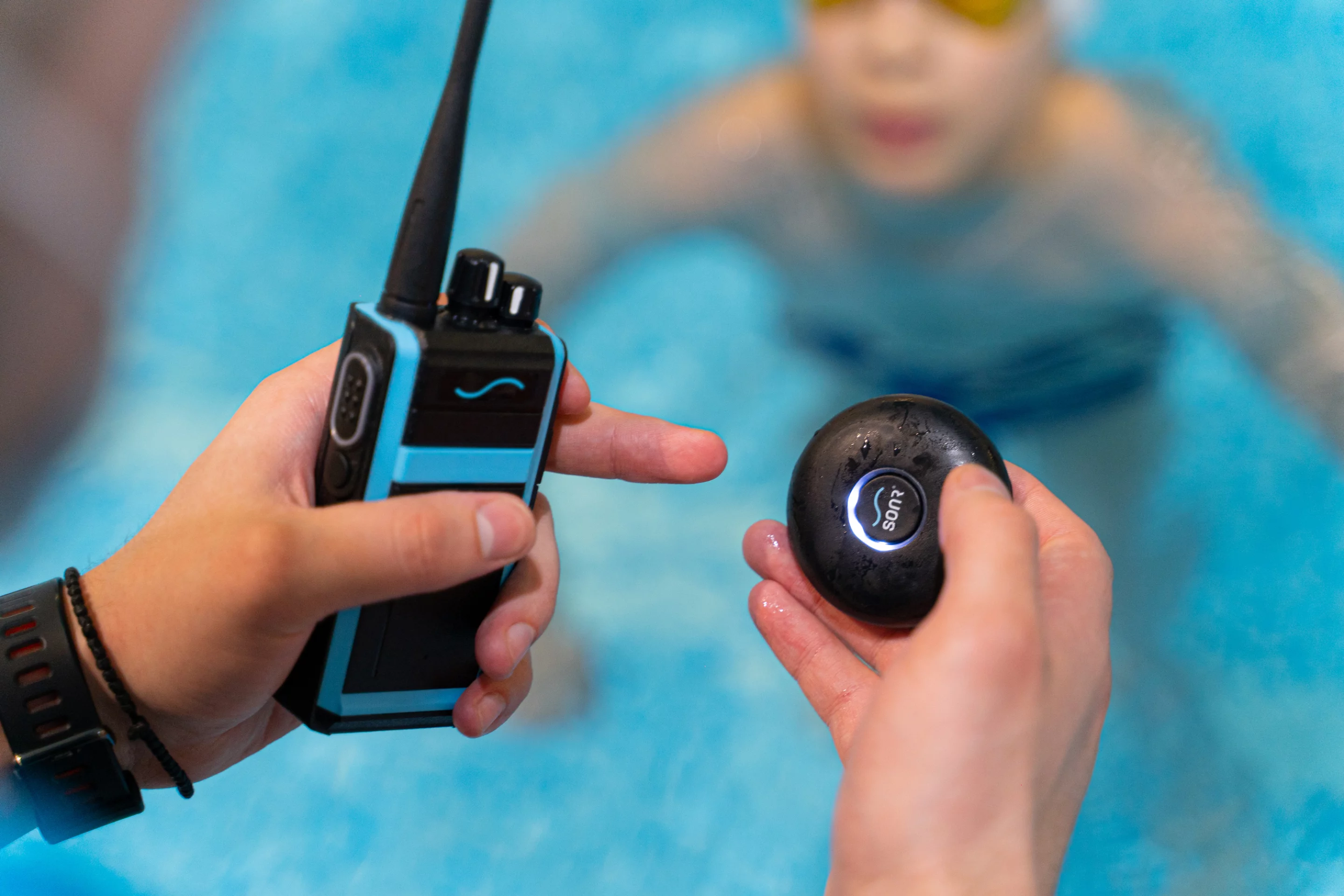 The Sonr receiver (right) is IPX8 waterproof – it can be submerged deeper than 1 m/3.3 ft) – and has an antibacterial coating