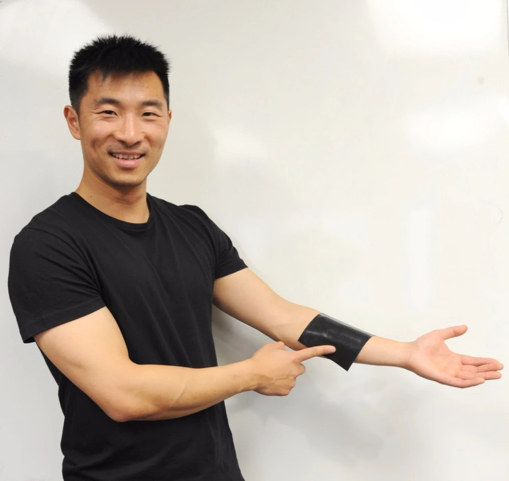The keyboard can take its shape from other objects that it wraps around