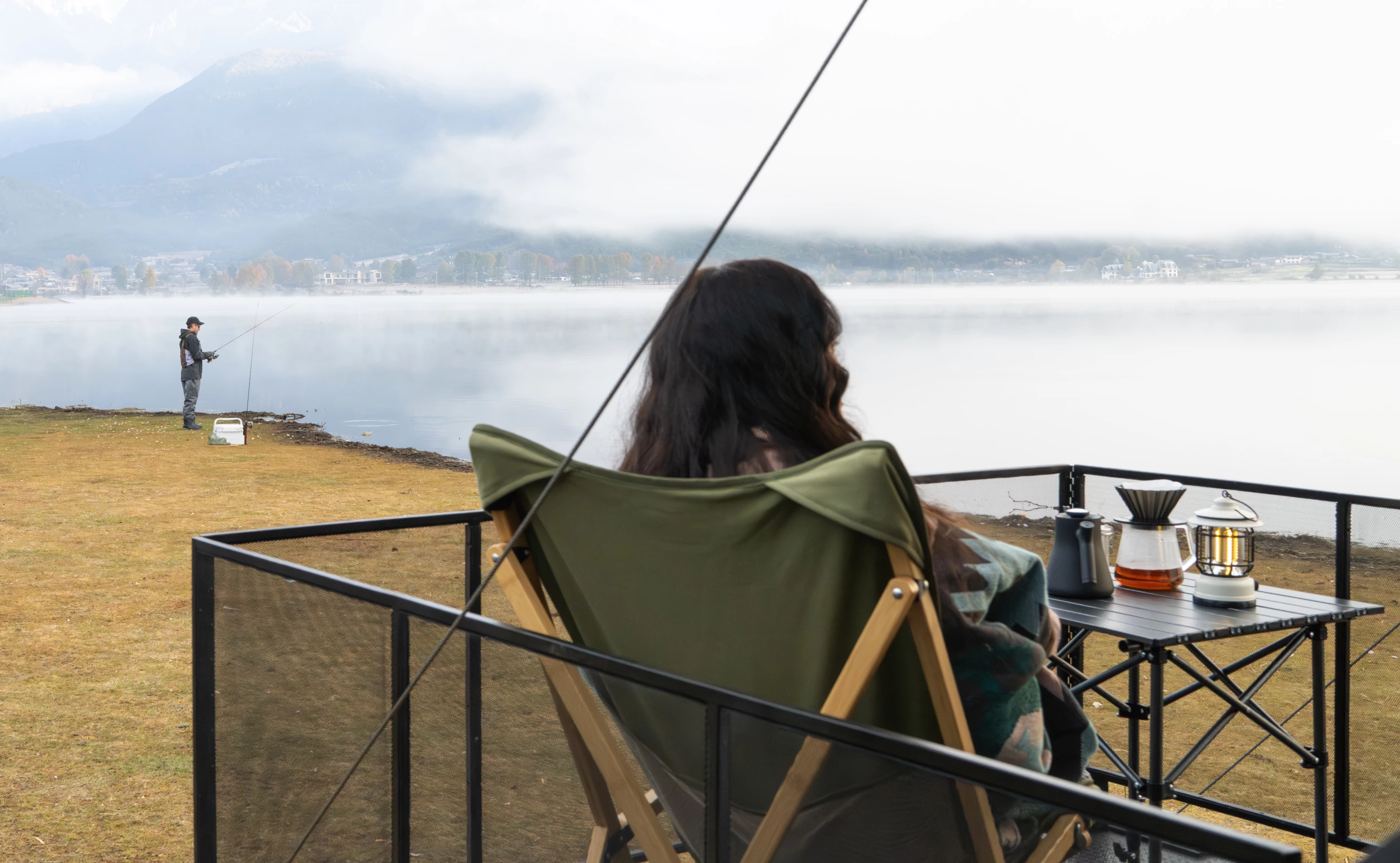 The terrace comes complete with folding enclosures for a safe, cozy experience