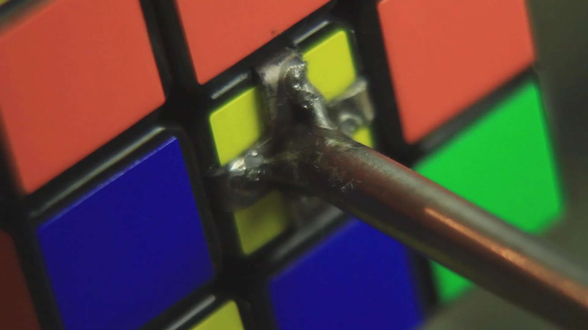 Sub1's grip on the World Cube Association (WCA)-conform modified speed cube