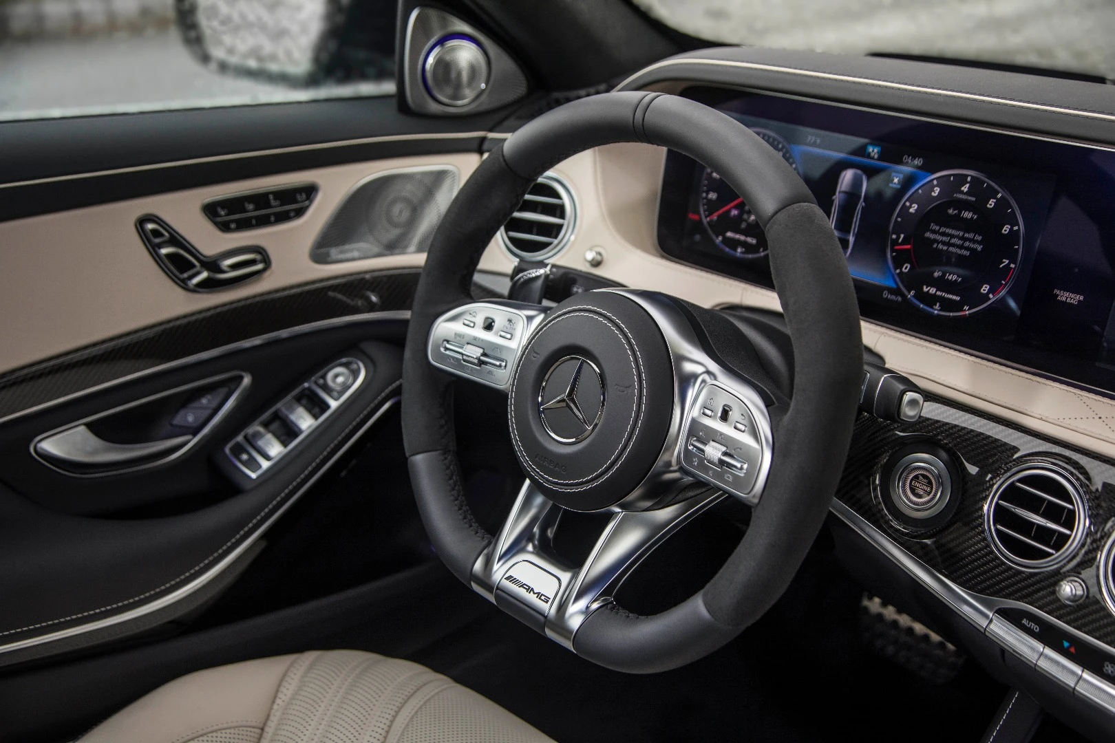 The driver’s virtual gauge cluster rarely has glare and can be easily customized for better viewing