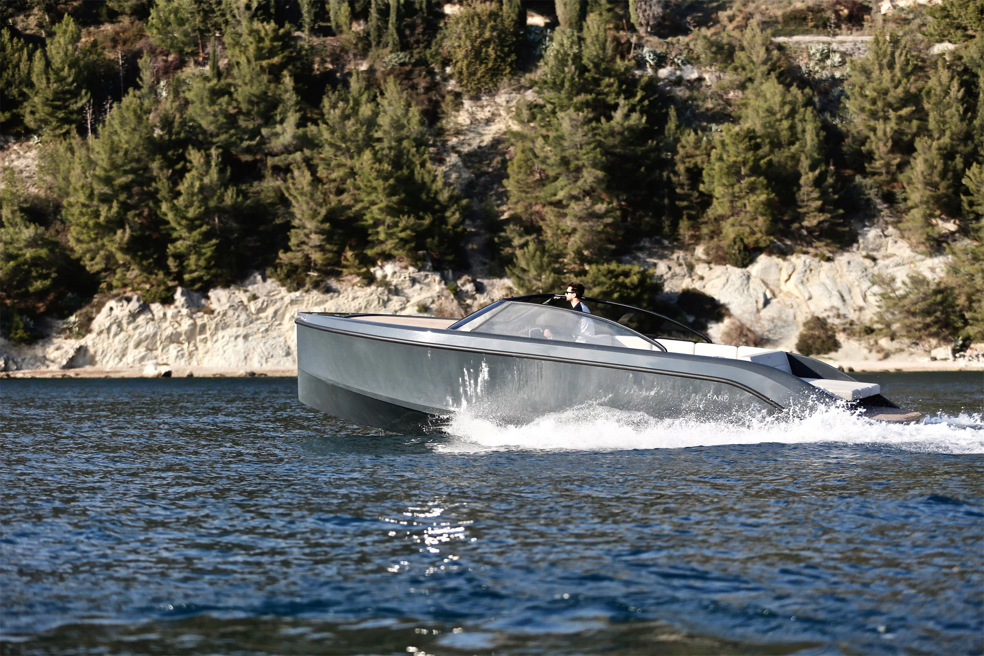 A number of electric motor options are available, including a new sterndrive propulsion system that offers a top speed of over 40 knots
