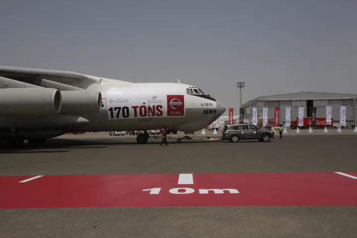 The Nissan Patrol towed the Ilyushin Il-76 cargo plane over 50 m