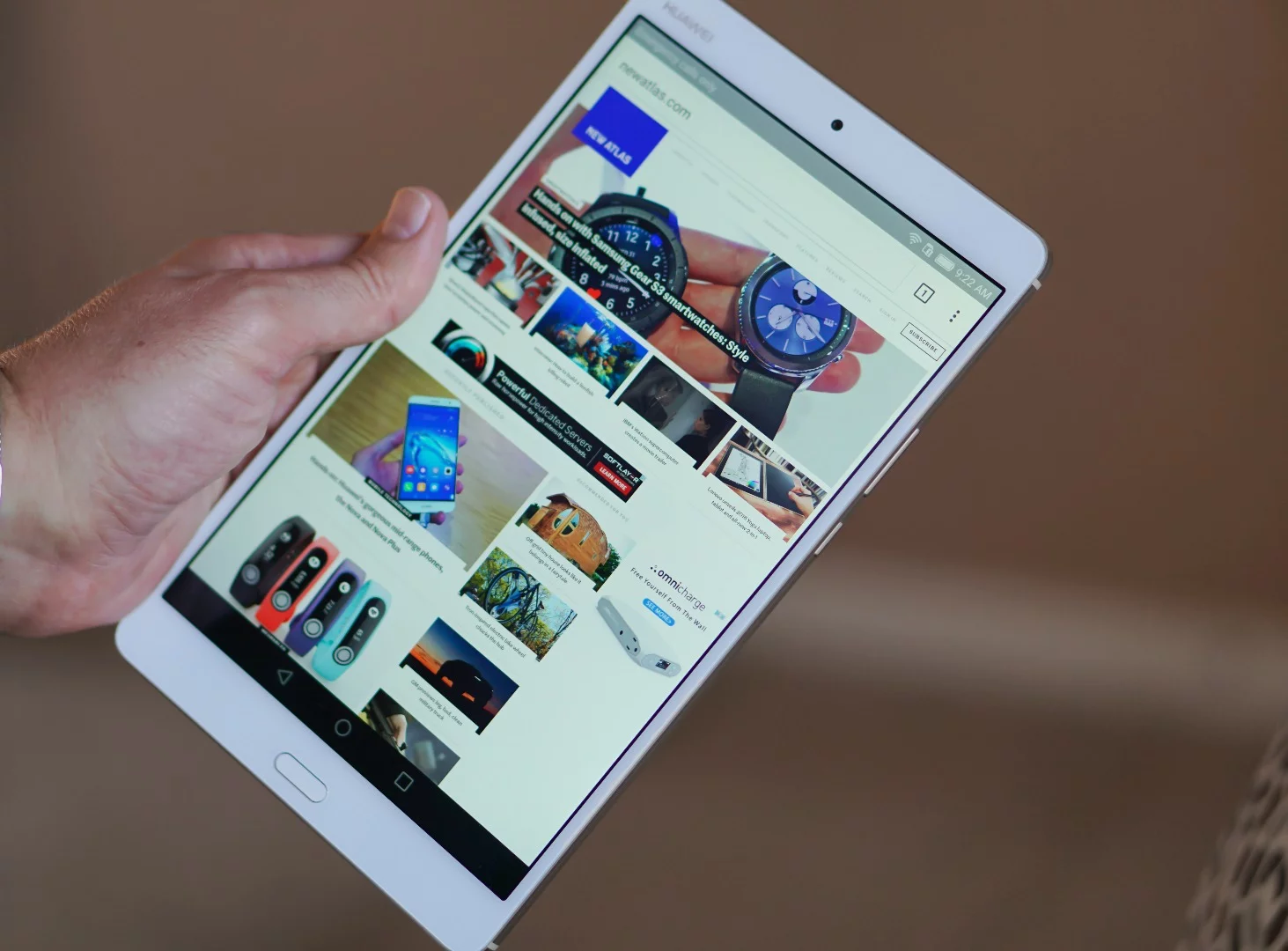 The 8.4-inch MediaPad M3 in hand