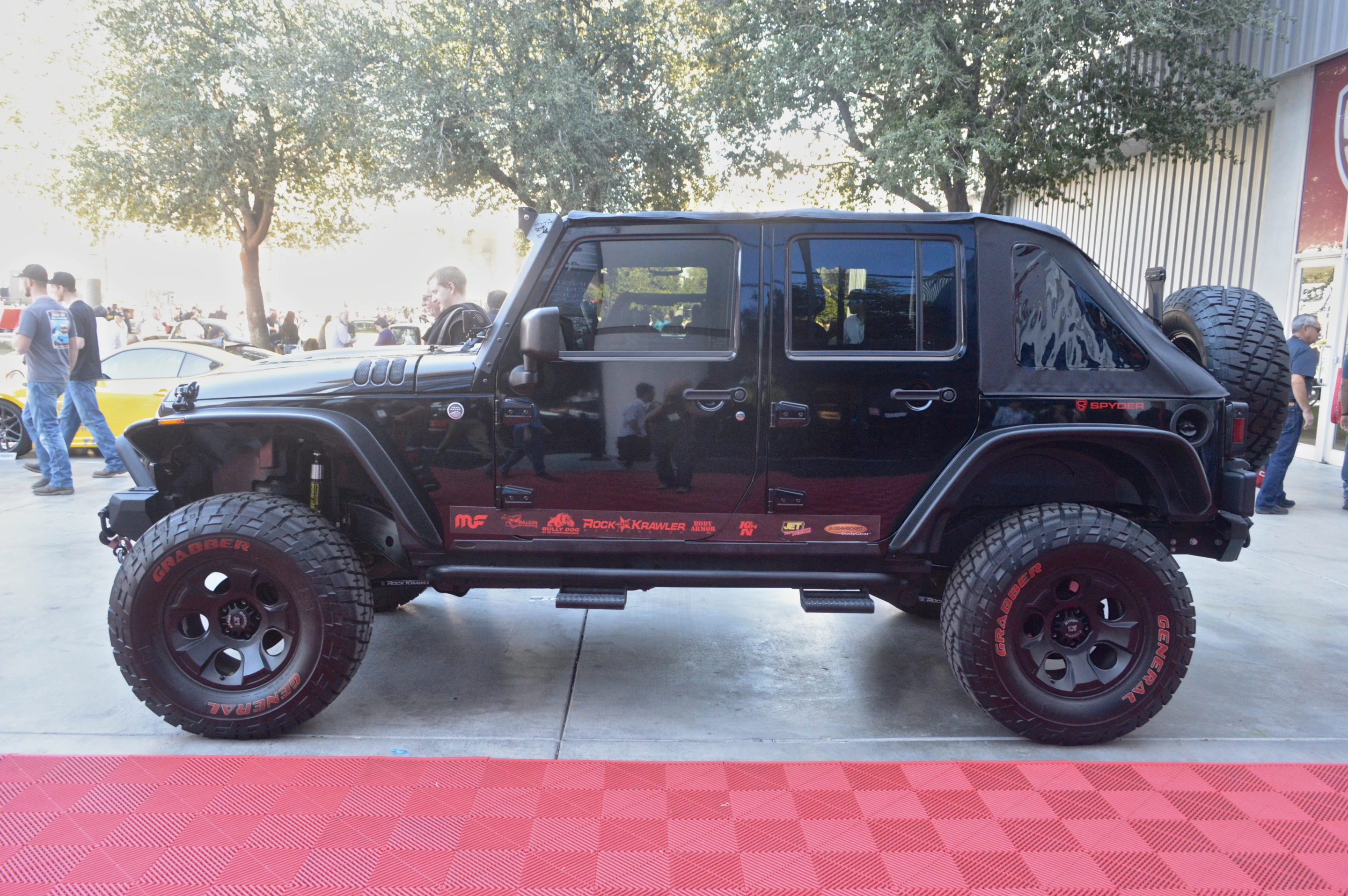 Spyder Performance Lighting Jeep outside at SEMA Show 2014 (Photo: C.C. Weiss/Gizmag)