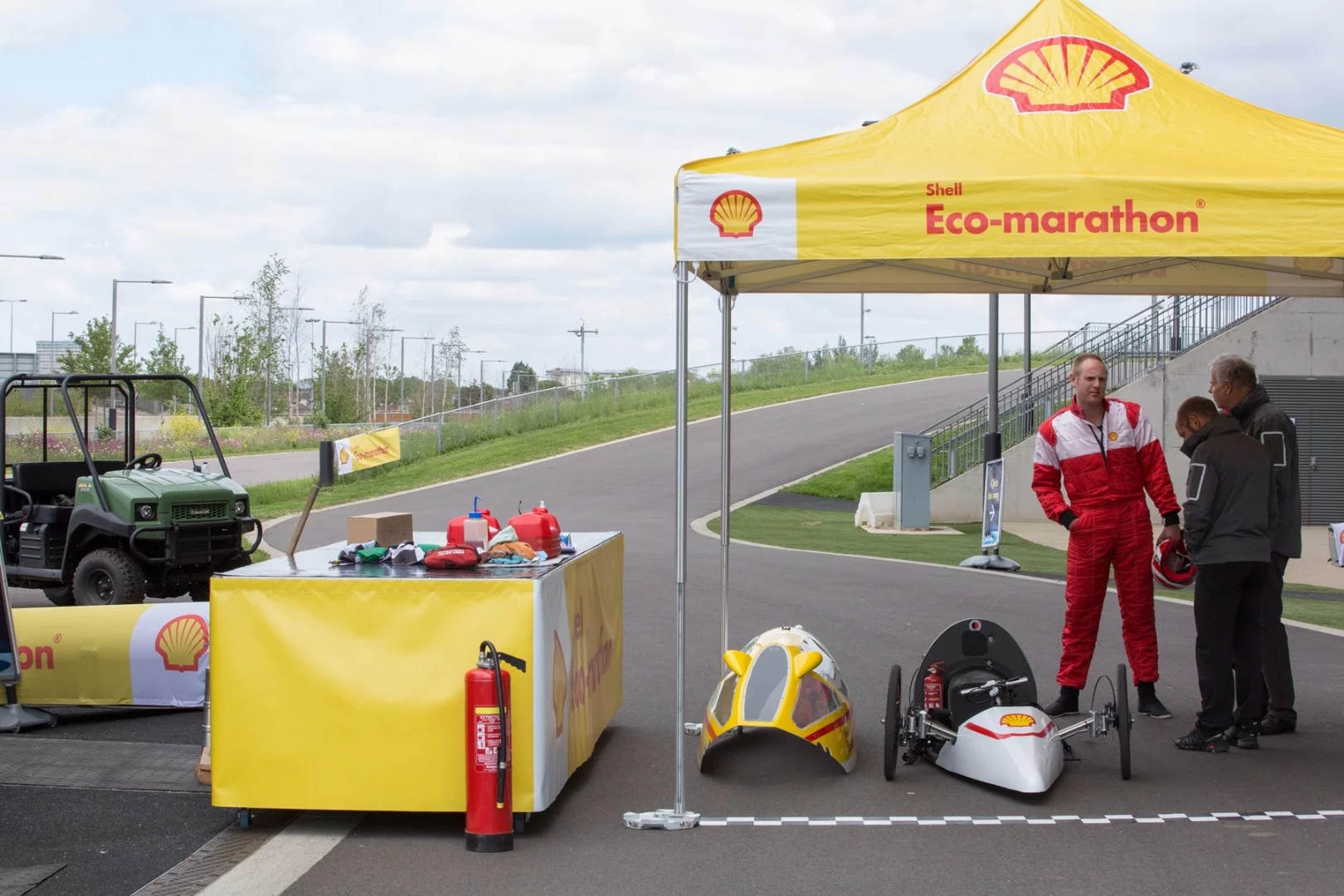 The car has a honeycomb composite chassis and a removable carbon fiber bodyshell that is lifted onto the chassis once the driver is in place