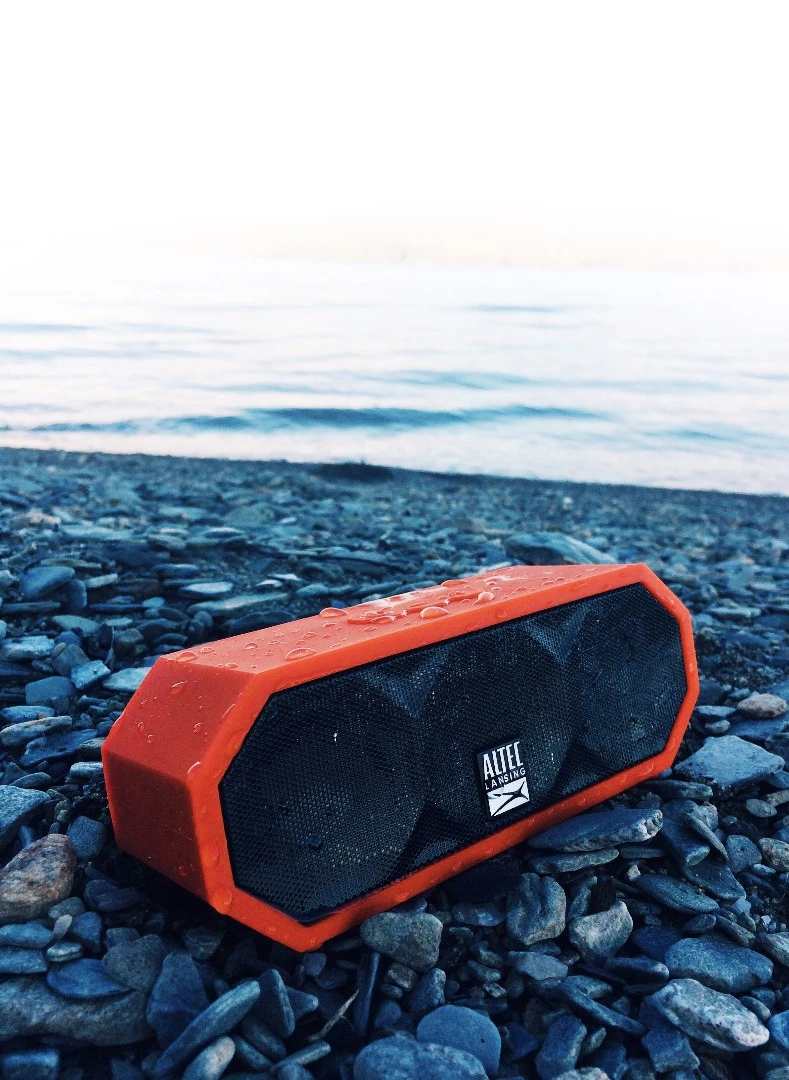 Altec Lansing Jacket H2O: waterproof and floatable